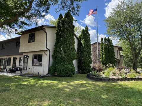 704 Cedar Dr, La Crescent, MN 55947