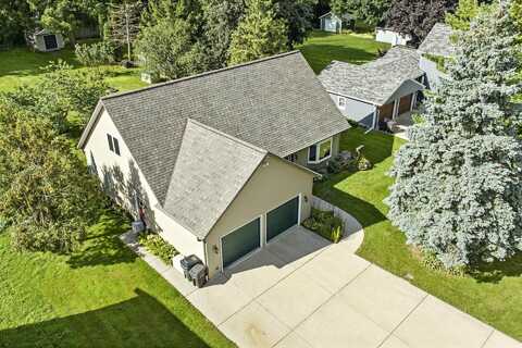 813 High St, Oconomowoc, WI 53066