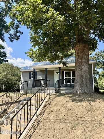 182 Jarrott Street, Holly Springs, MS 38635