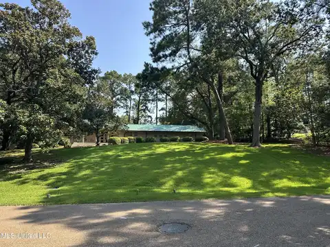 2535 Honeysuckle Lane, Jackson, MS 39211