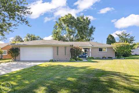 2490 Chicago, Warren, MI 48092