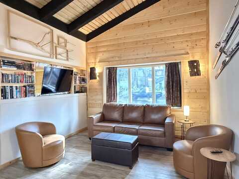 221 Canyon Blvd #107, Mammoth Lakes, CA 93546