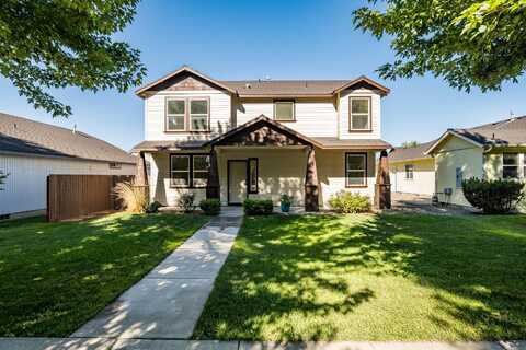 1331 NE 4th Street, Redmond, OR 97756