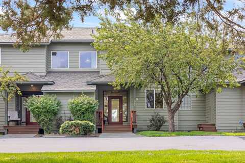 987 Golden Pheasant Drive, Redmond, OR 97756