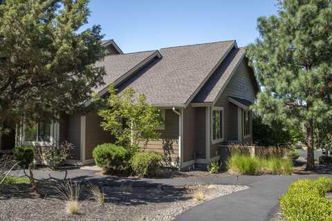 10681 Village Loop, Redmond, OR 97756