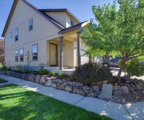 2813 SW Indian Circle, Redmond, OR 97756