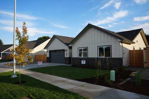2777 Roberts Road, Medford, OR 97504