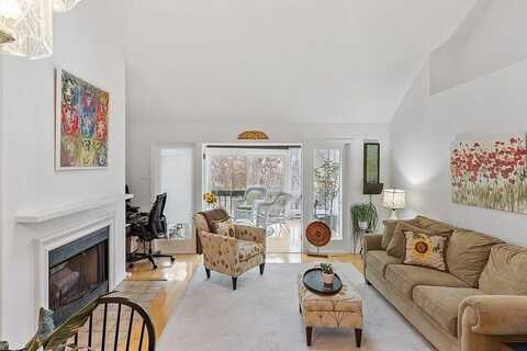 39 Monadnock Dr, Westford, MA 01886