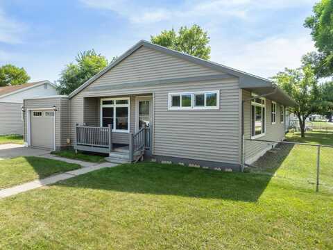 1817 2nd Ave, Minot, ND 58703