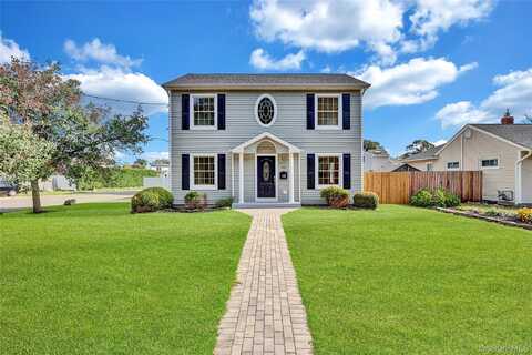 695 Montauk Highway, Oakdale, NY 11769