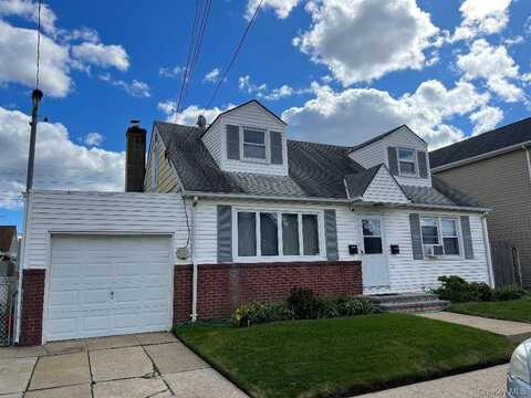 41 Norfolk Road, Island Park, NY 11558