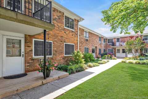 82 Jervis Avenue, Farmingdale, NY 11735