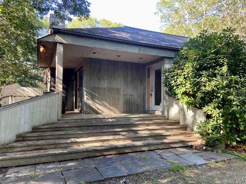 16 Karin Drive, East Hampton, NY 11937