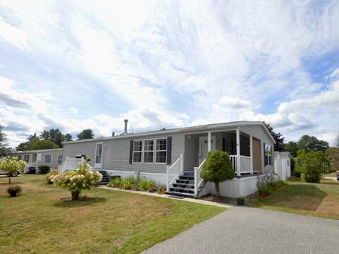 20 Town and Country Drive, Lisbon, ME 04250