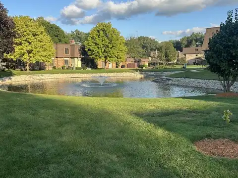 9192 South Road, Palos Hills, IL 60465