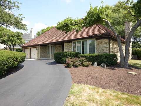 2s631 Avenue Latours, Oak Brook, IL 60523