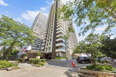 6157 N Sheridan Road, Chicago, IL 60660