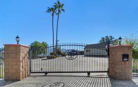 300 Anderson Drive, Hemet, CA 92544