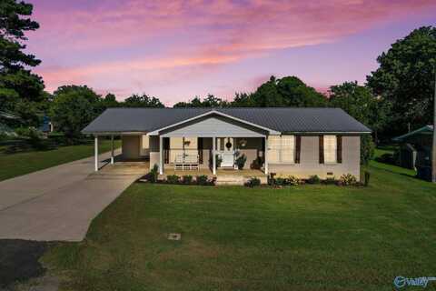 686 Willow Lake Road, Guntersville, AL 35976