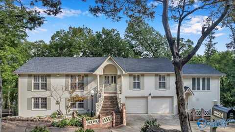 2224 Briarcliff Road SE, Huntsville, AL 35801