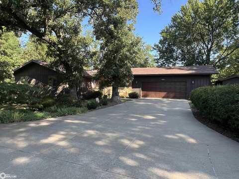 909 E Hempstead Avenue, Fairfield, IA 52556