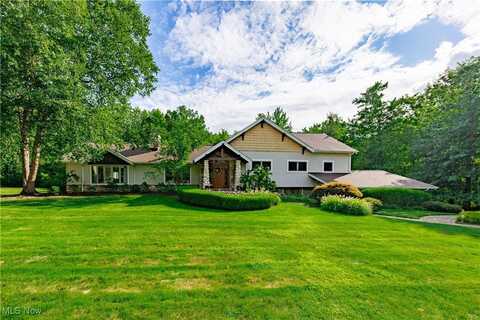 8219 Cloveridge Road, Chagrin Falls, OH 44022