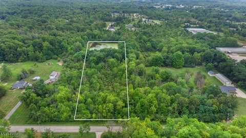 8 Sperry Road, Newbury, OH 44065