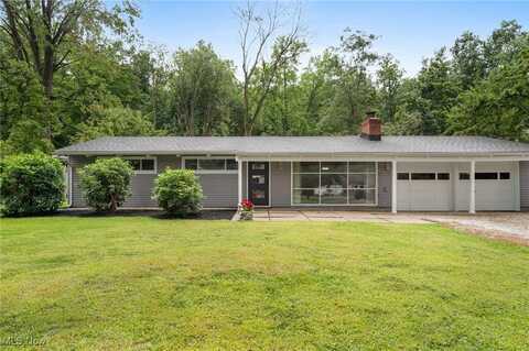 808 Bell Road, Chagrin Falls, OH 44022