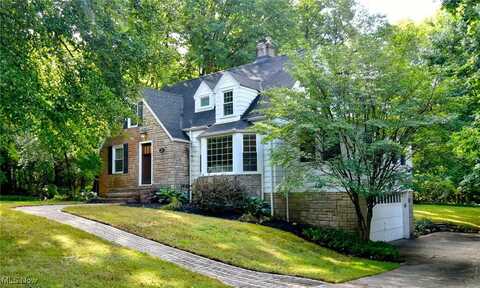 8401 Summit Drive, Chagrin Falls, OH 44023