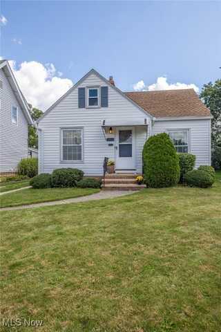 6131 Wareham Drive, Parma, OH 44129