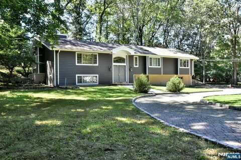 692 High Mountain Road, Franklin Lakes, NJ 07417