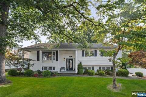 530 Forest Avenue, Paramus, NJ 07652