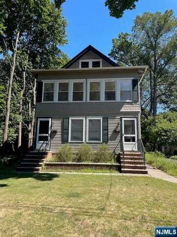 31 1st Street 2nd Floor, Midland Park, NJ 07432