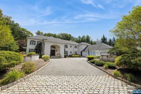 3 Rickland Drive, North Caldwell, NJ 07006