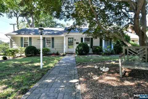 1 Zimmerman Court, Midland Park, NJ 07432