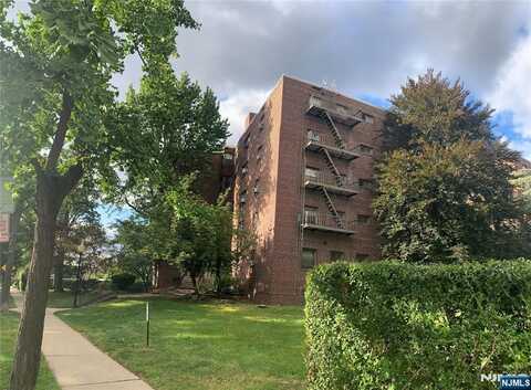 501 Linwood Drive 4H, Fort Lee, NJ 07024