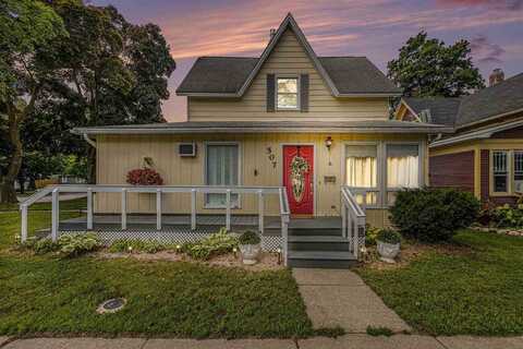 507 State, Charlevoix, MI 49720
