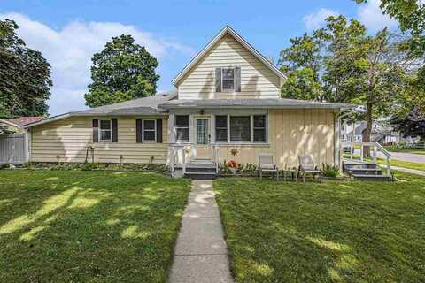 507 State, Charlevoix, MI 49720