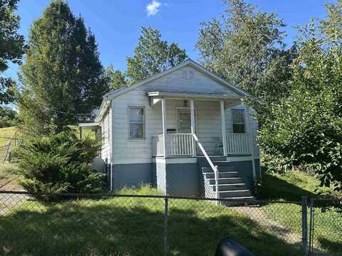 40 2ND Street SE, Pulaski, VA 24301