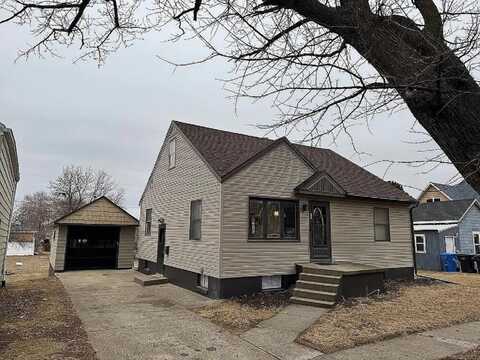 27 4th Avenue NE, Le Mars, IA 51031