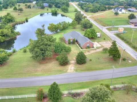 609 S County Line Avenue, Blanchard, OK 73010