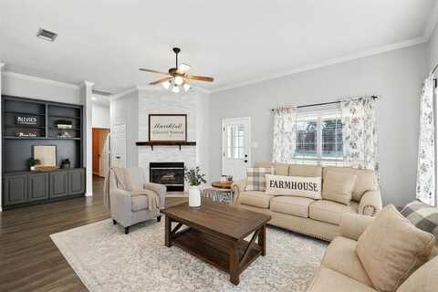 106 N Blue Bonnet Circle, Justin, TX 76247