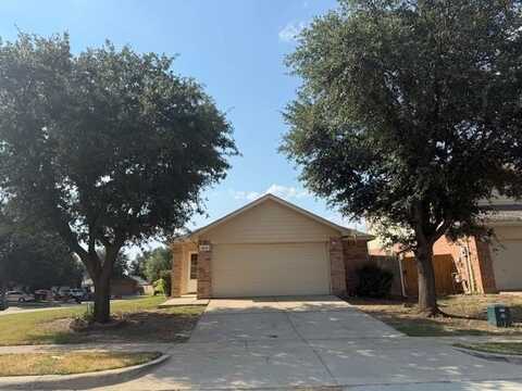 11801 Porcupine Drive, Fort Worth, TX 76244