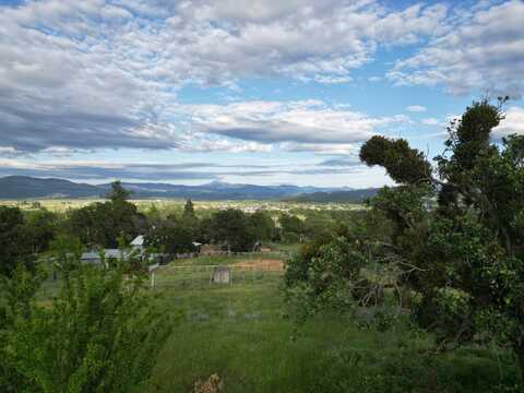 655 W Rolling Hills, Eagle Point, OR 97524