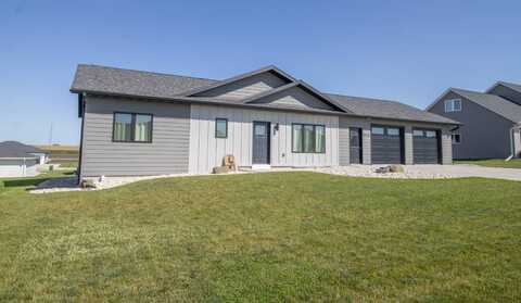 2010 Maple Street, Hull, IA 51239