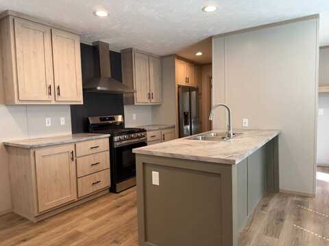 1249 E McDevitt Ave, Jackson, MI 49203