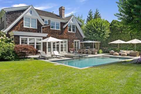 231 Halsey St, Southampton, NY 11968