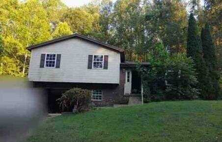214 Monarch Dr, Cross Lanes, WV 25313