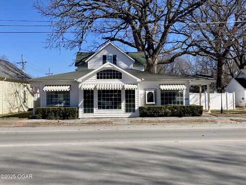 1204 Grand Avenue, Carthage, MO 64836