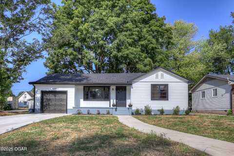 1421 Grand Avenue, Carthage, MO 64836